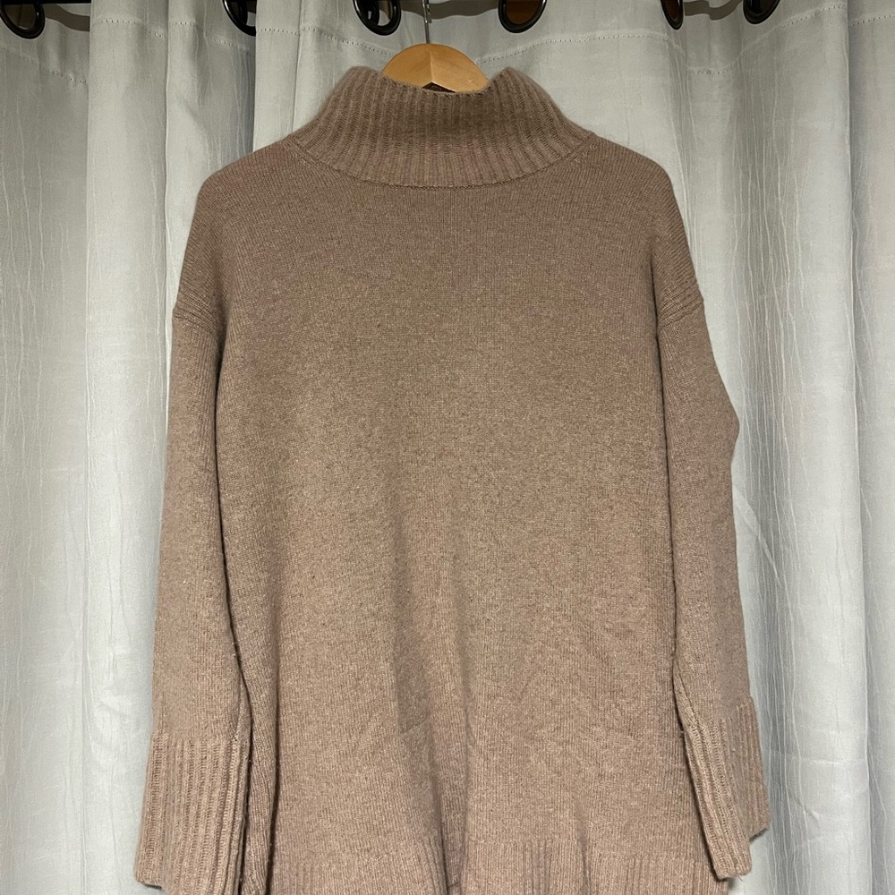 100% CASHMERE Cozy Tan Turtleneck Sweater